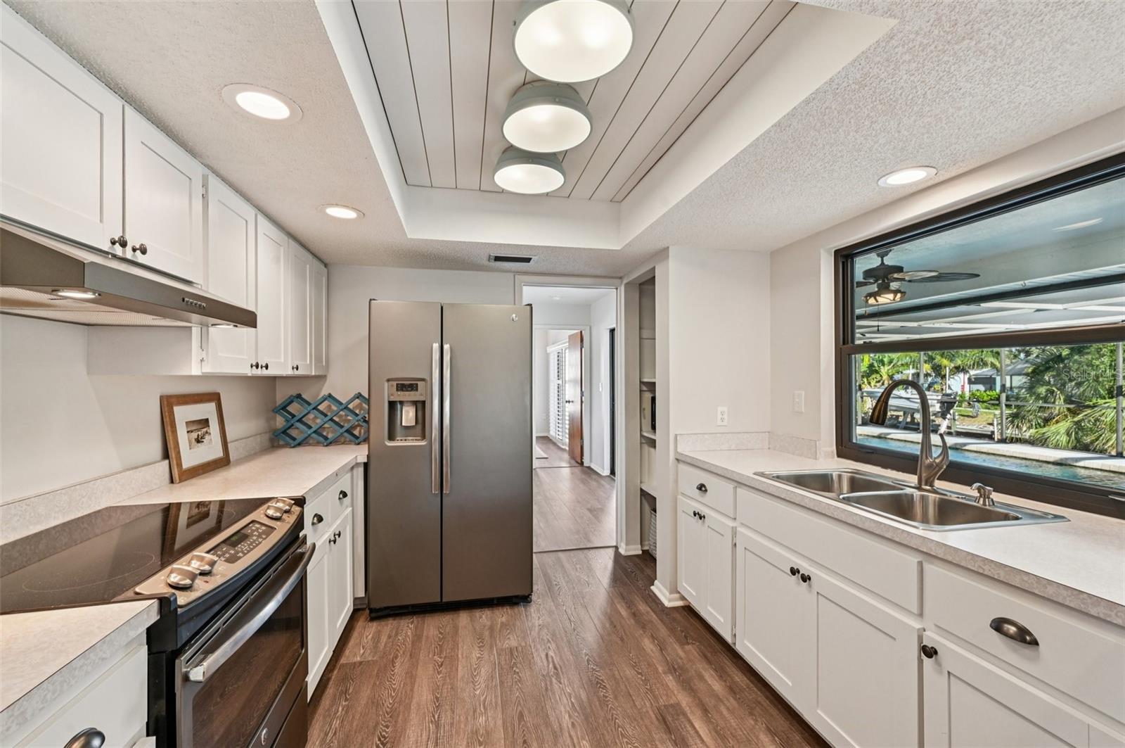 560 SANDLOR DRIVE