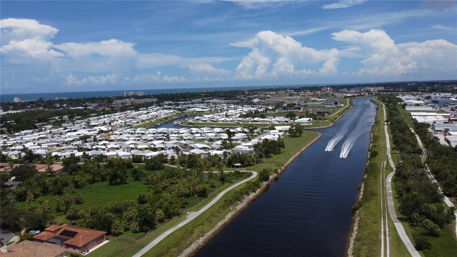 COUNTRY CLUB ESTATES - Residential