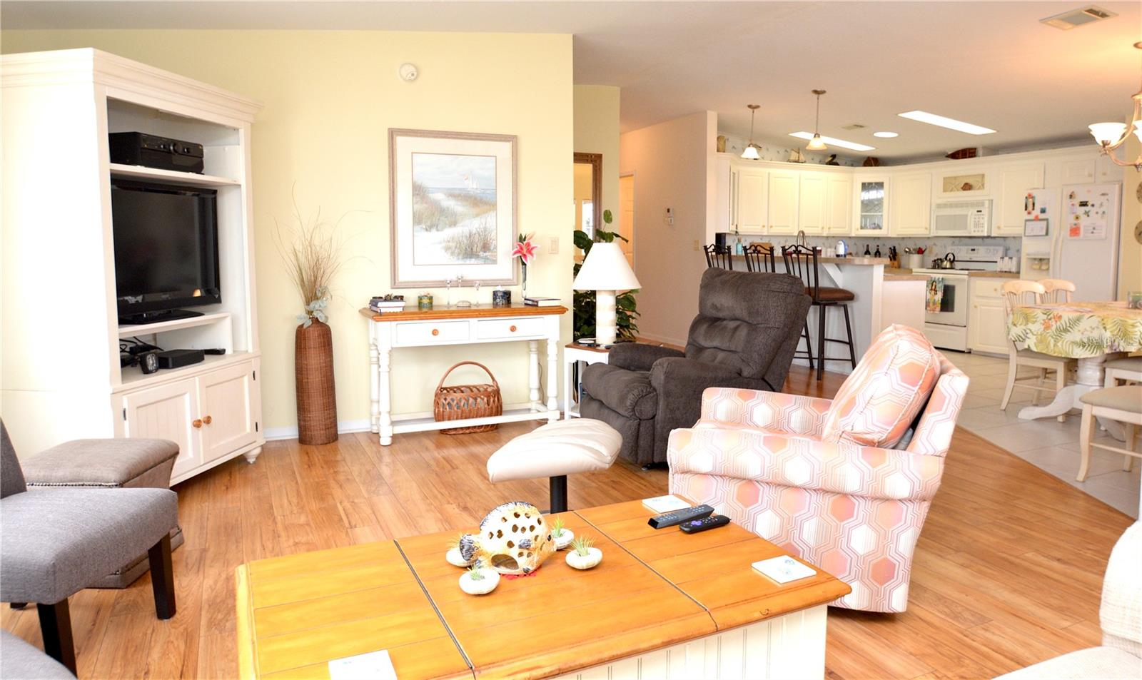 COUNTRY CLUB ESTATES - Residential