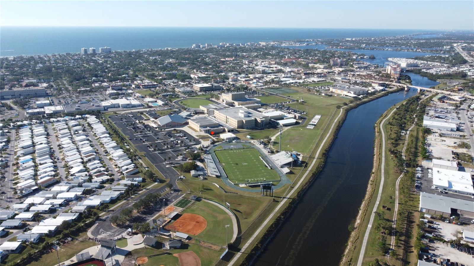 COUNTRY CLUB ESTATES - Residential