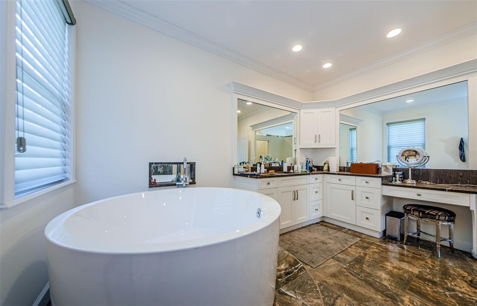 POOLS AT WINDWARD PASSAGE THE - Residential