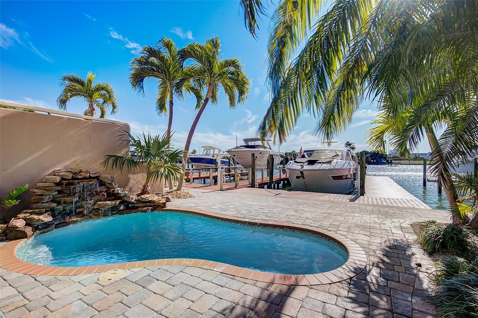 POOLS AT WINDWARD PASSAGE THE - Residential