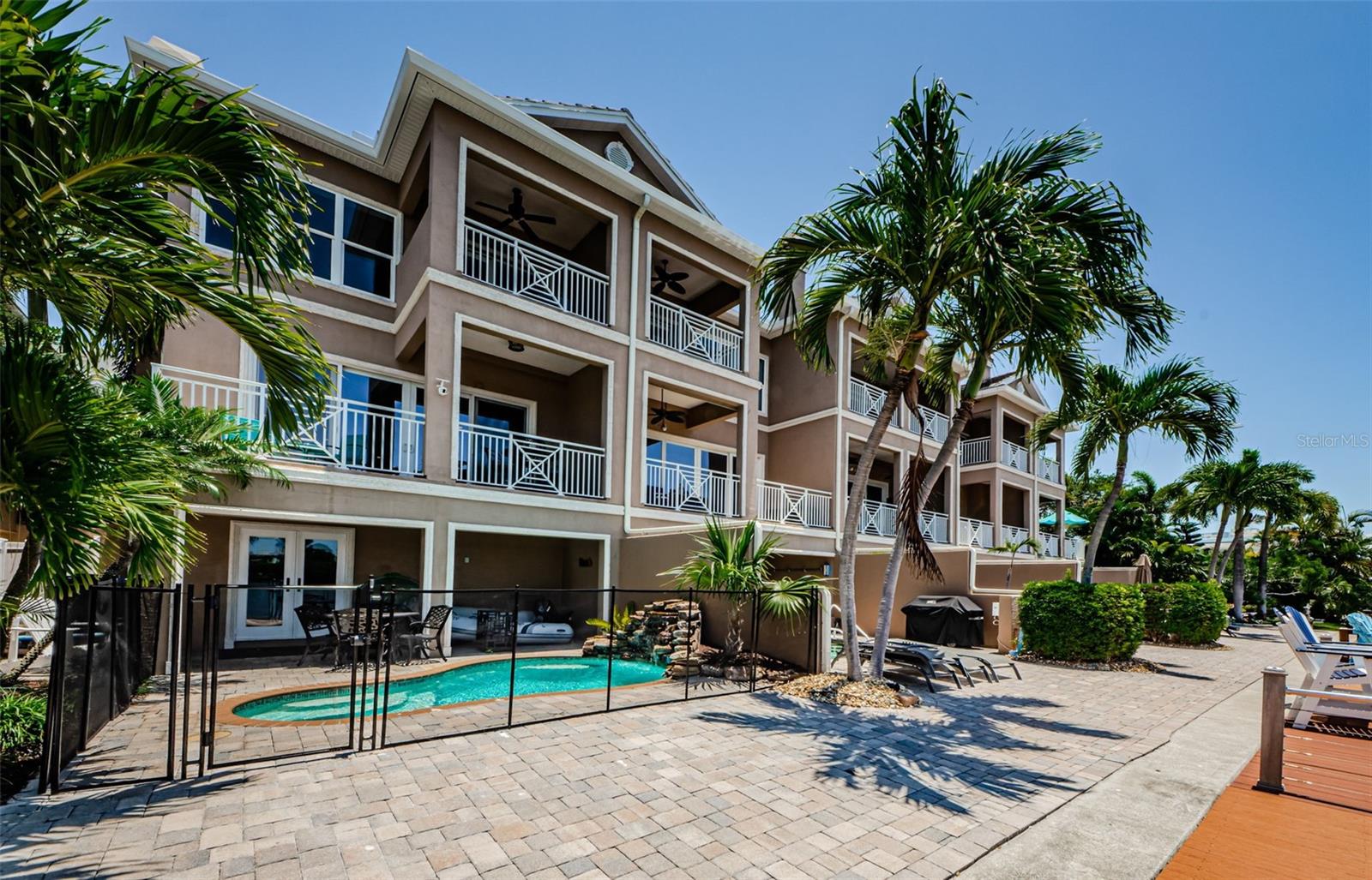 POOLS AT WINDWARD PASSAGE THE - Residential