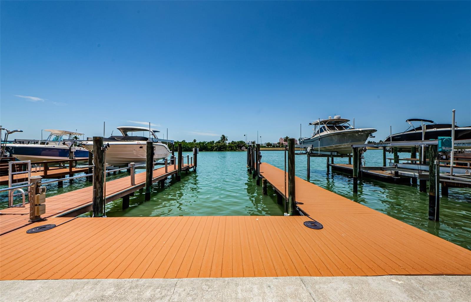 POOLS AT WINDWARD PASSAGE THE - Residential