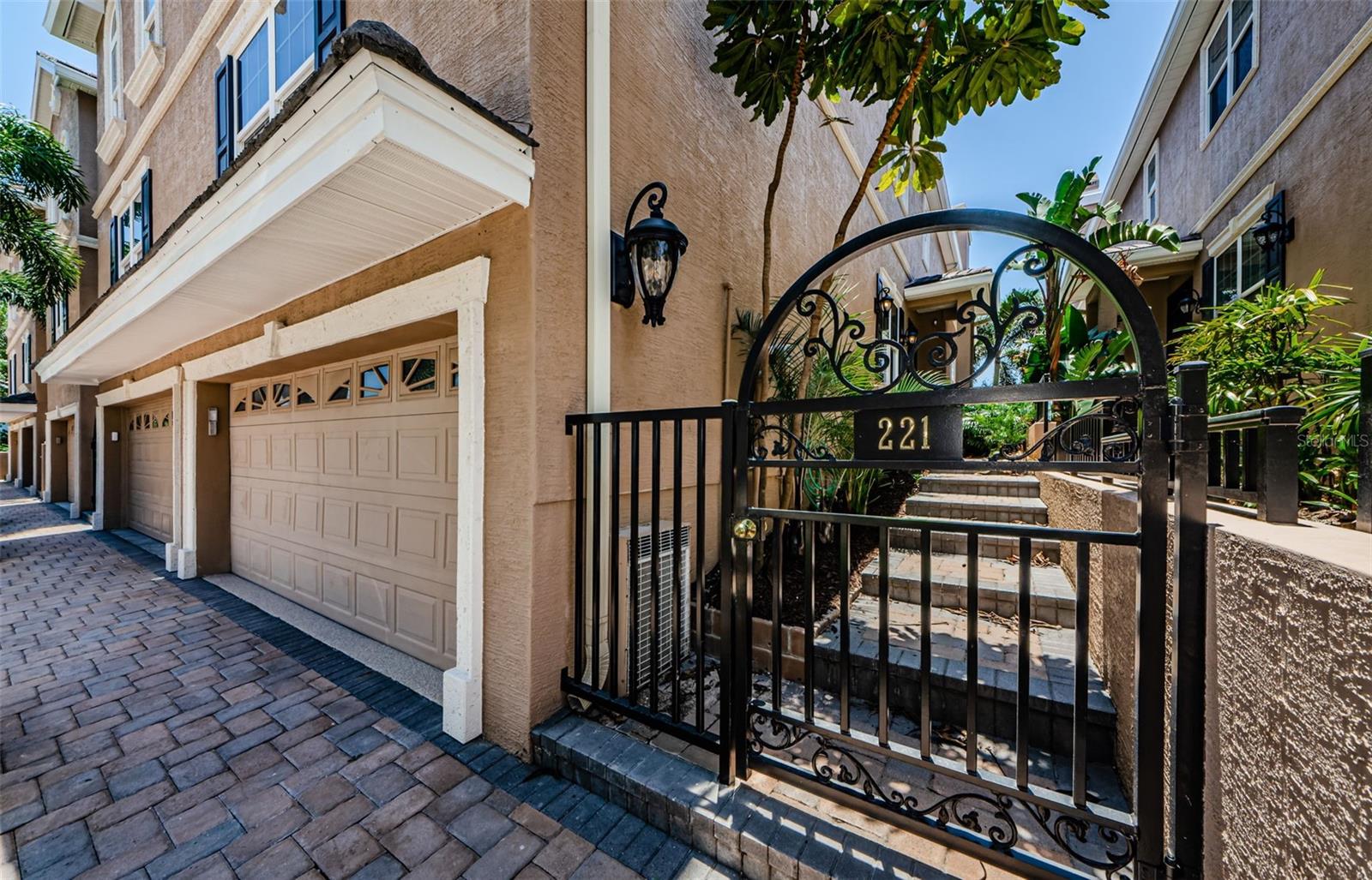 POOLS AT WINDWARD PASSAGE THE - Residential