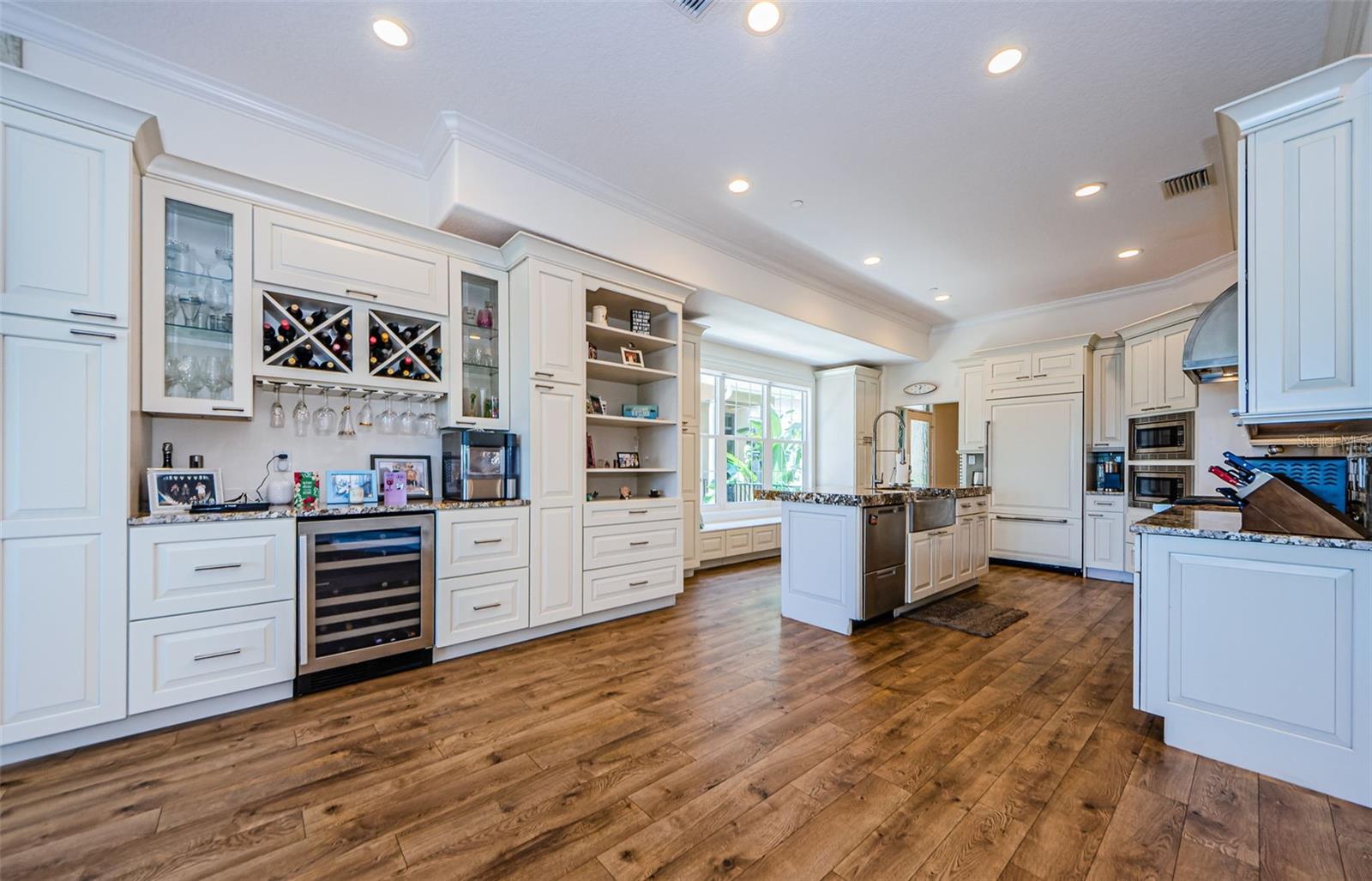 POOLS AT WINDWARD PASSAGE THE - Residential