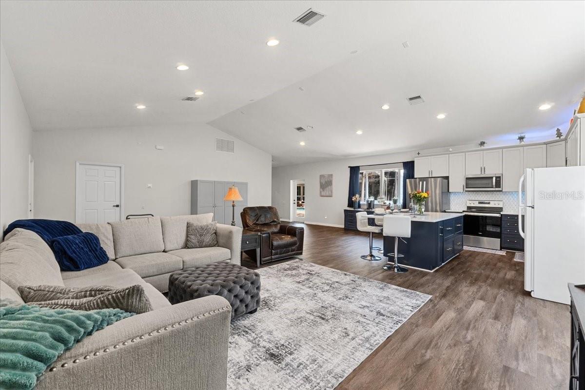 FISH HAWK TRAILS UNIT 3 - Residential