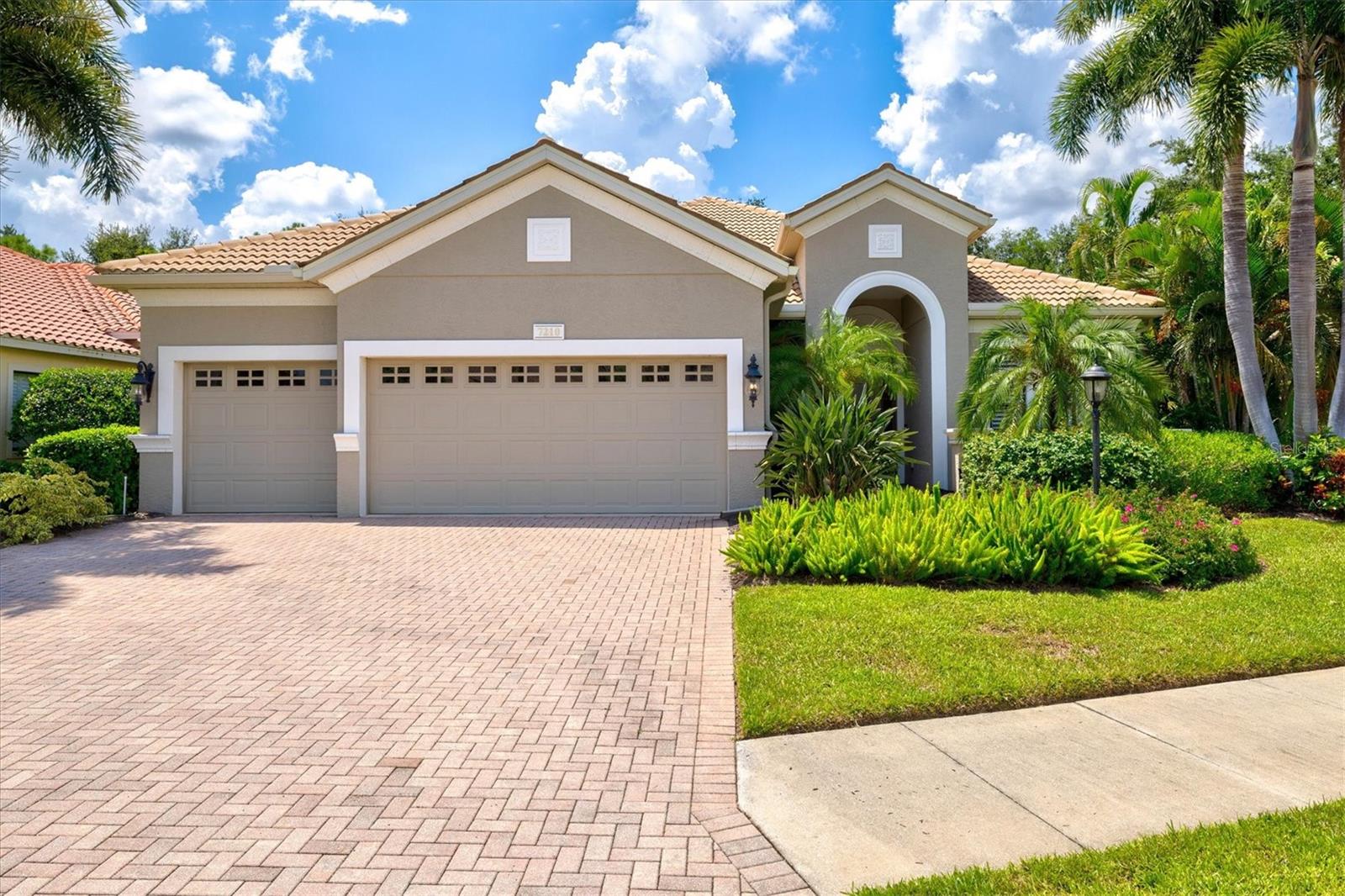 7210 LAKE FOREST GLEN