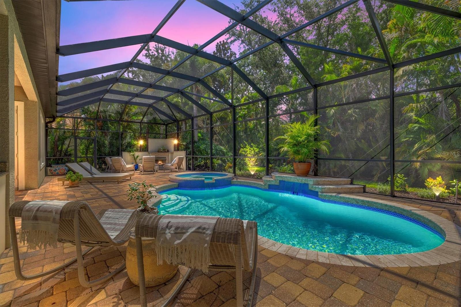 7210 LAKE FOREST GLEN