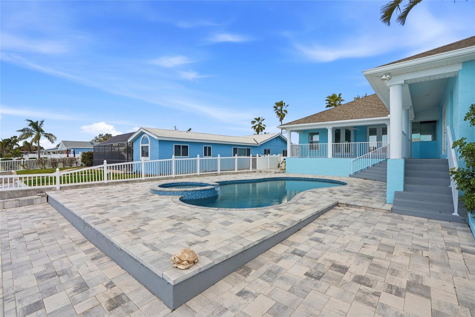 CAPRI ISLE - Residential