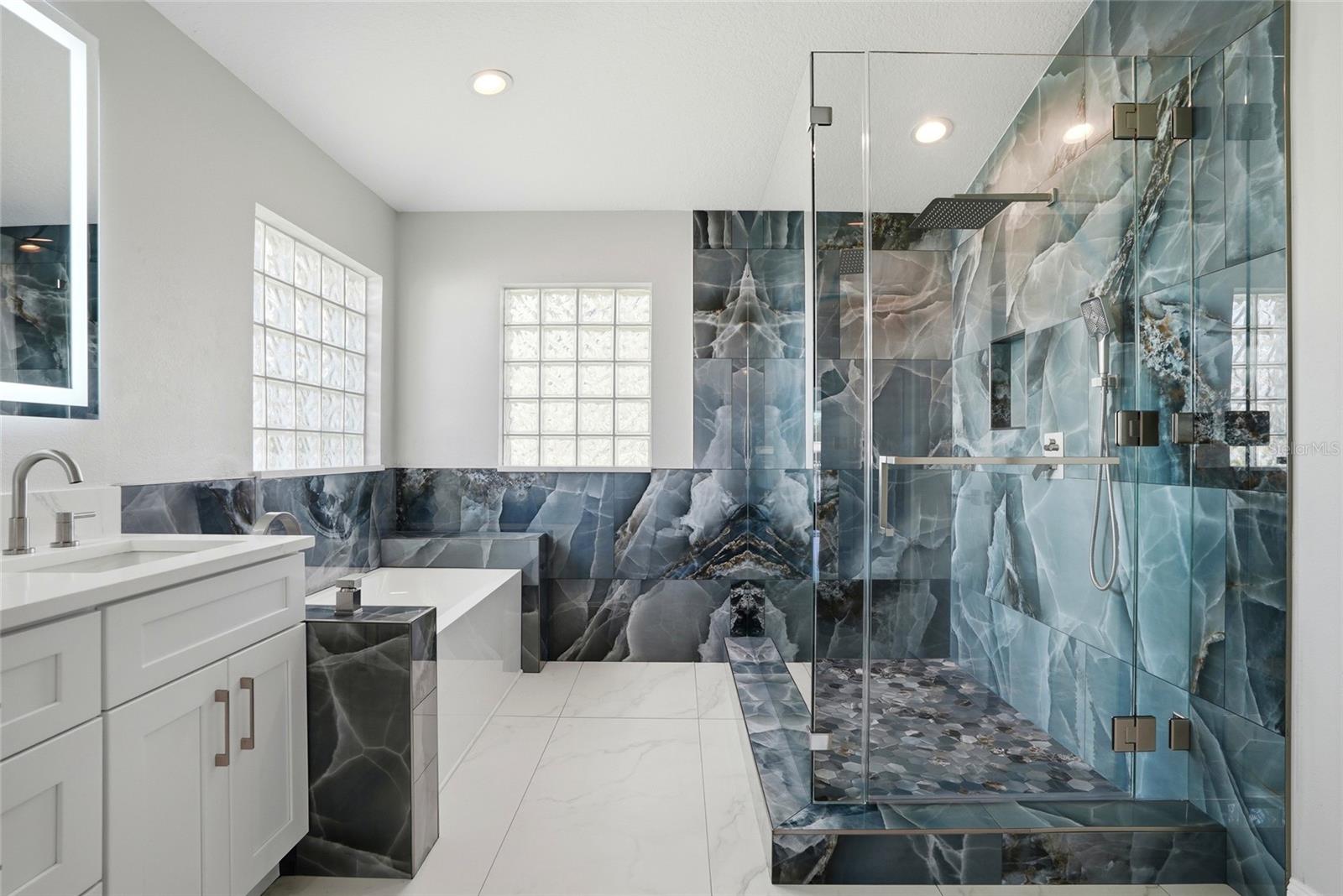 CAPRI ISLE - Residential