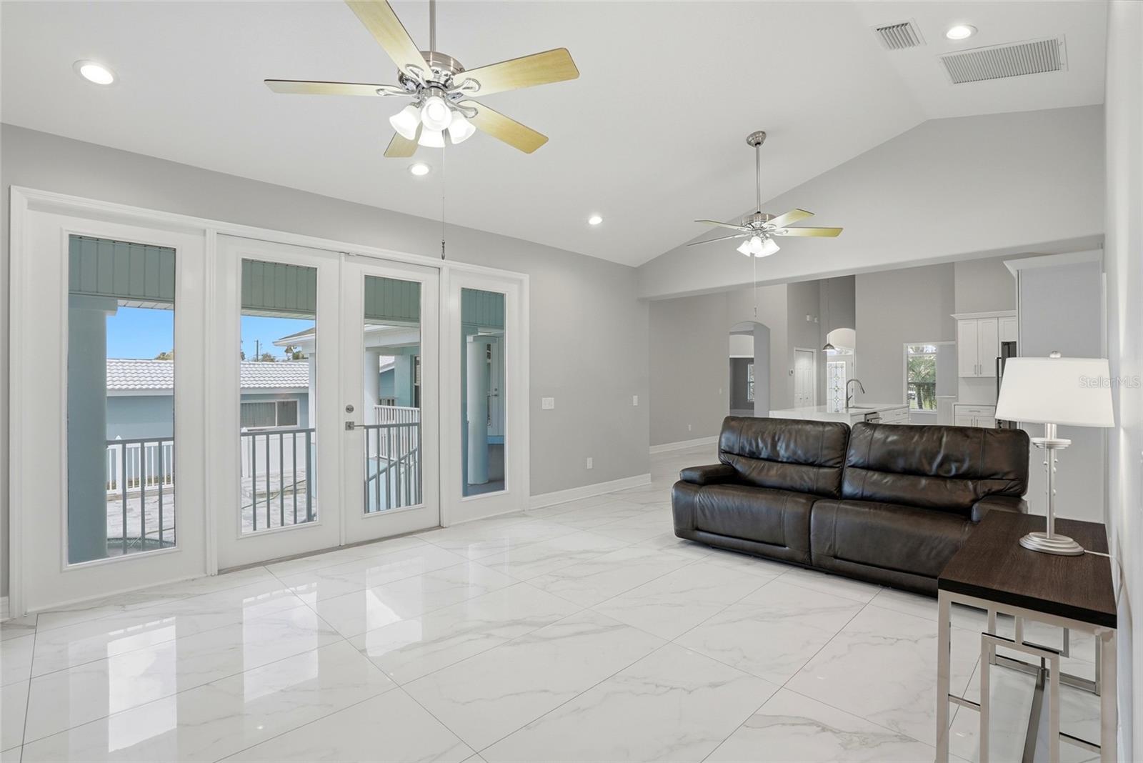 CAPRI ISLE - Residential