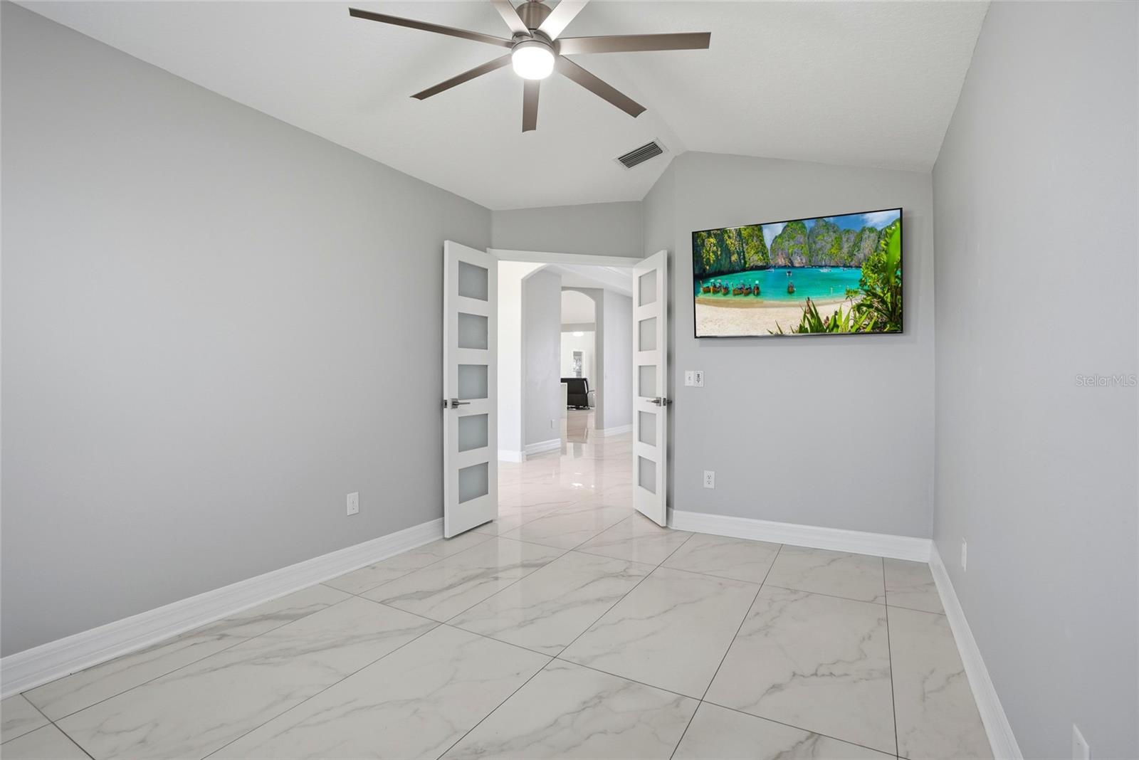 CAPRI ISLE - Residential