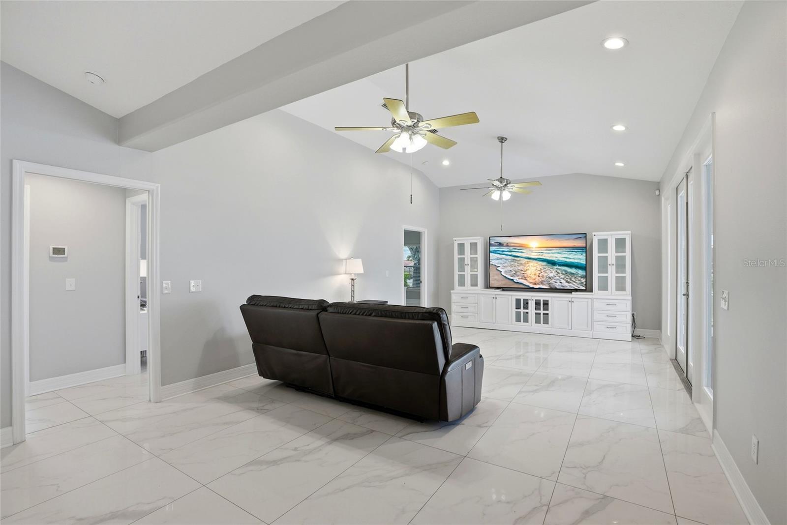 CAPRI ISLE - Residential