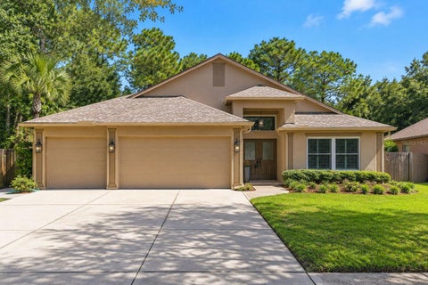 Photo of 19221 Robin Perch Lane, Tampa, FL 33647 (MLS # TB8551913)