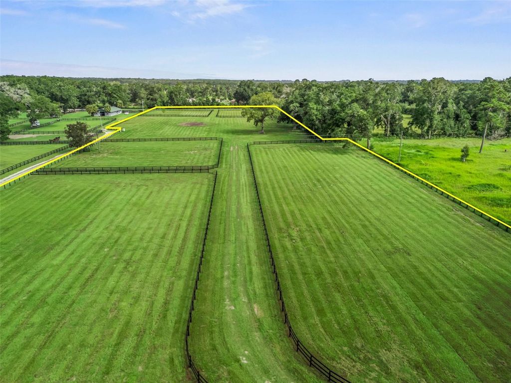 Photo of NW 100th, Ocala, FL 34482 (MLS # OM710915)