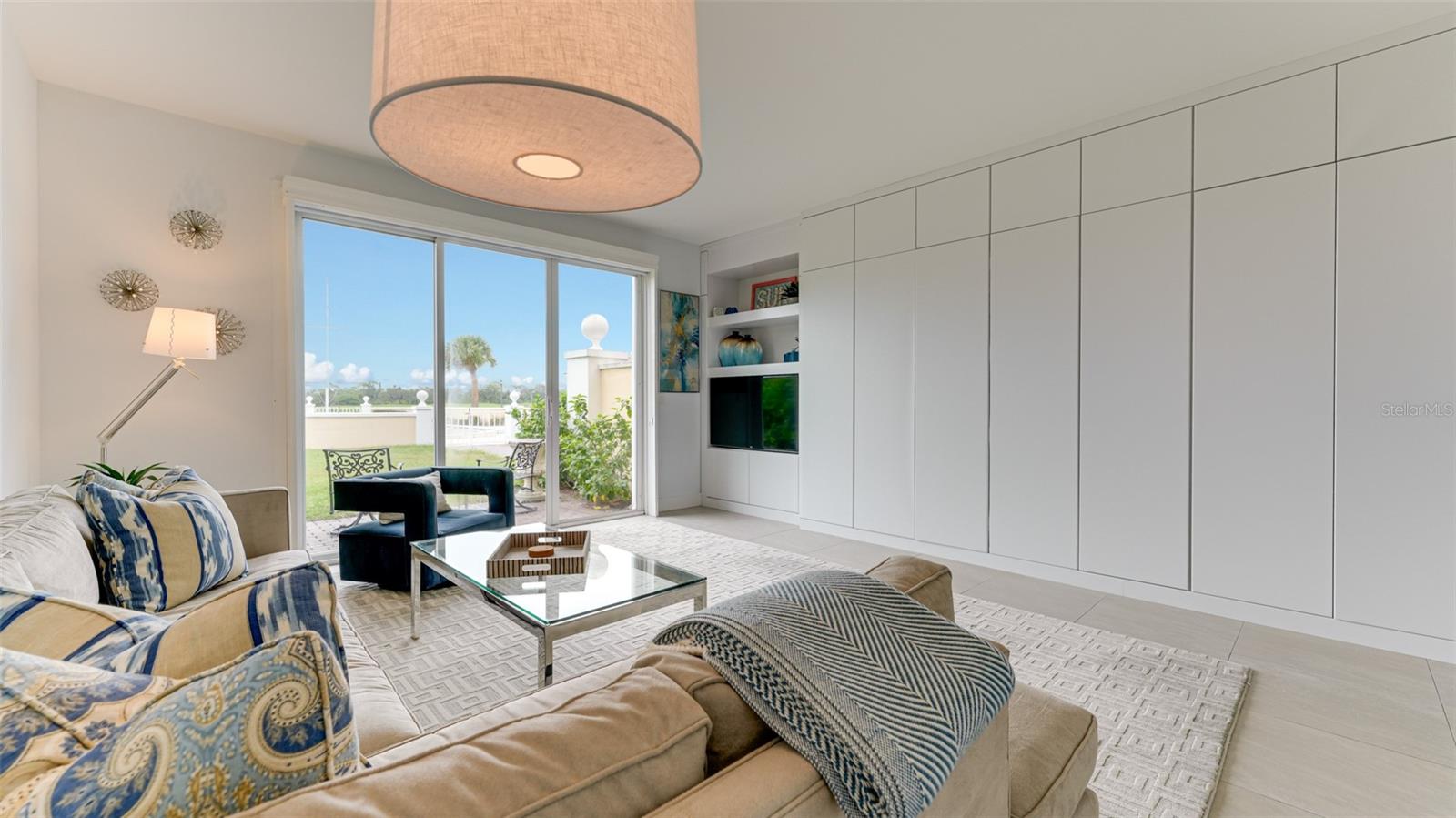 WINDSOR LODGE AT THE OAKS - Residential