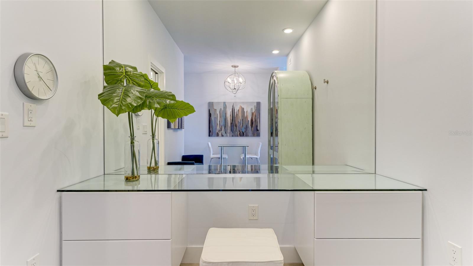 WINDSOR LODGE AT THE OAKS - Residential