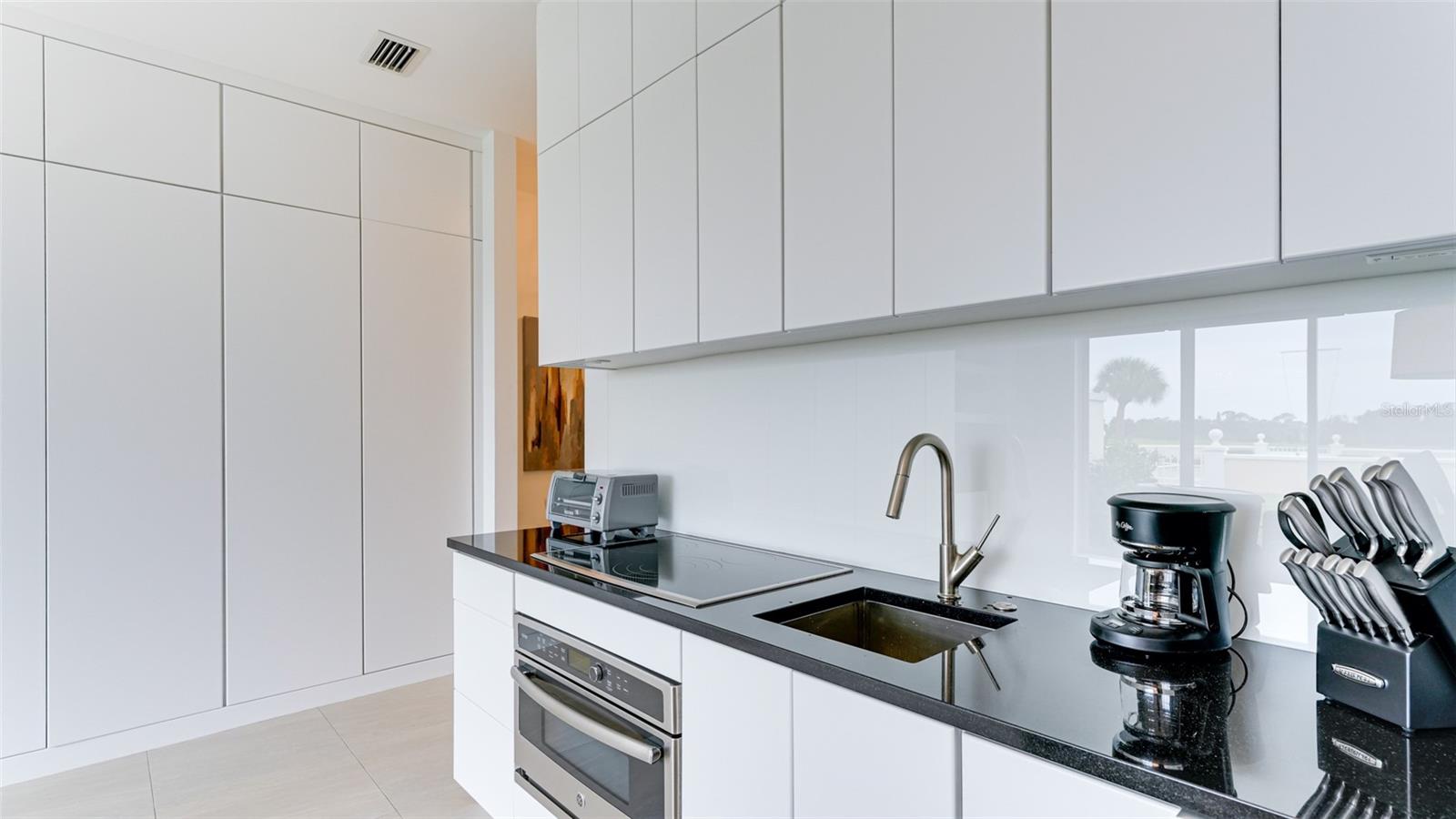 WINDSOR LODGE AT THE OAKS - Residential