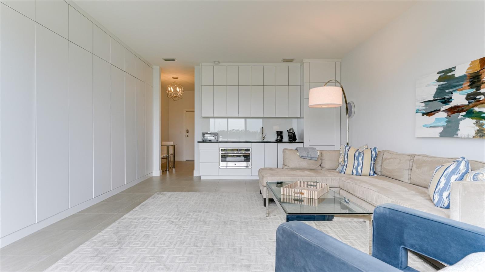 WINDSOR LODGE AT THE OAKS - Residential