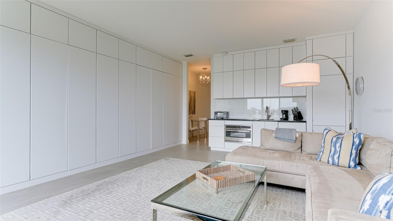 WINDSOR LODGE AT THE OAKS - Residential