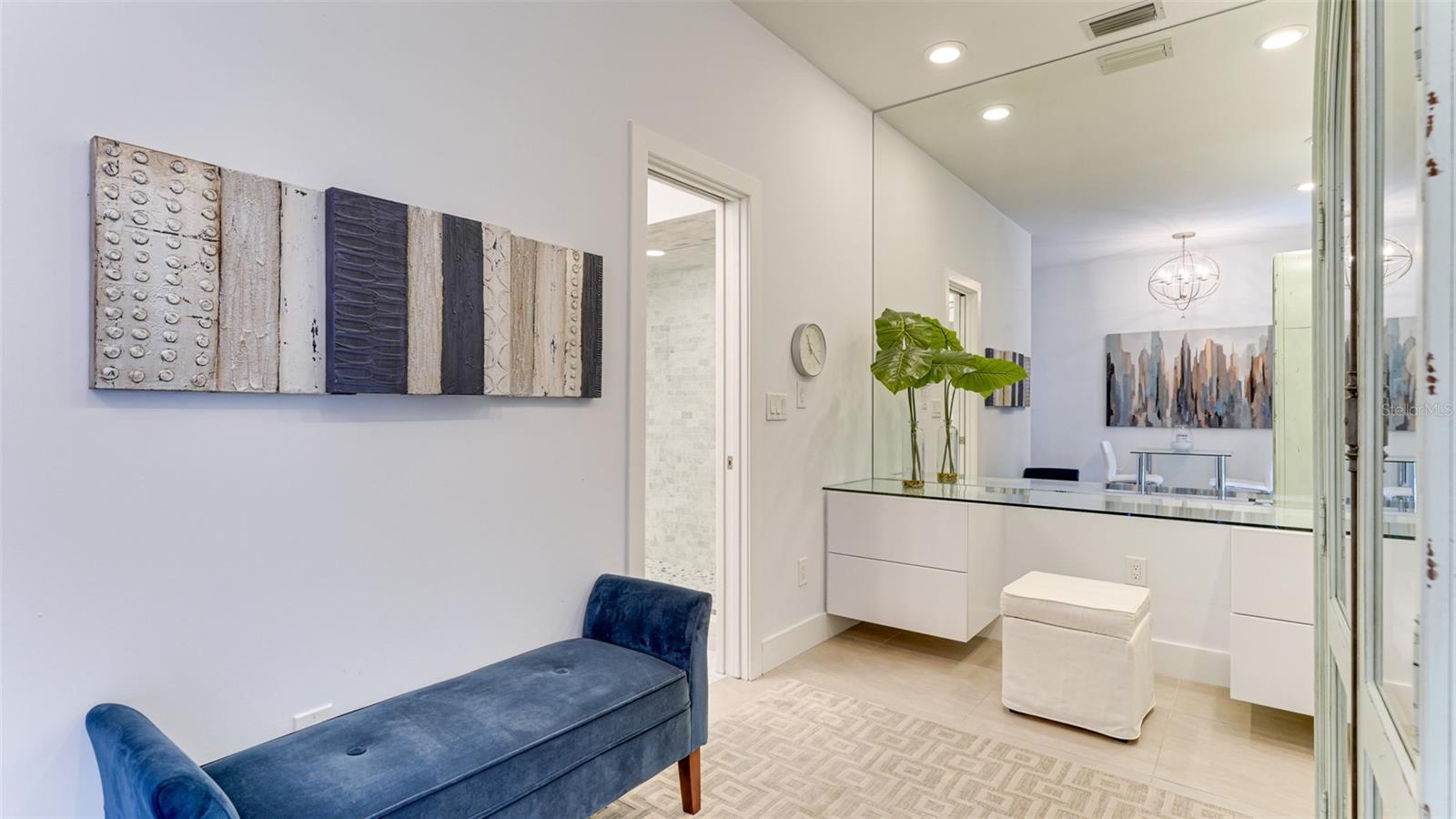 WINDSOR LODGE AT THE OAKS - Residential