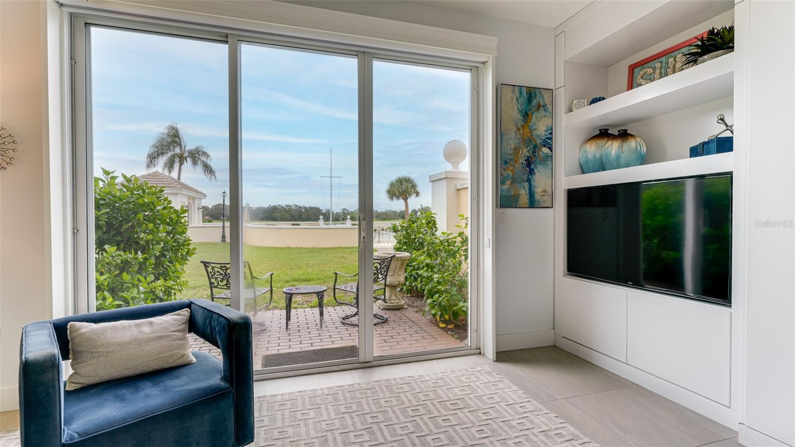 WINDSOR LODGE AT THE OAKS - Residential