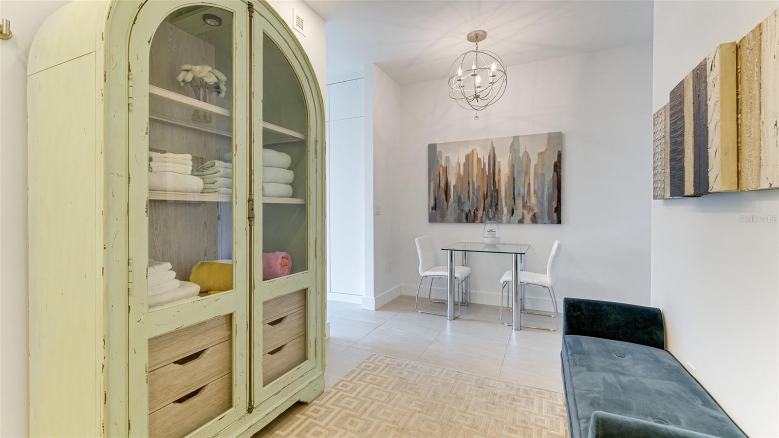 WINDSOR LODGE AT THE OAKS - Residential