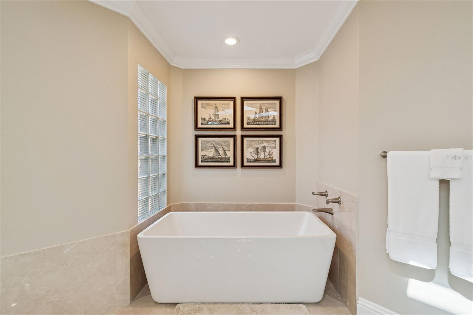 ADESTE A CONDO - Residential