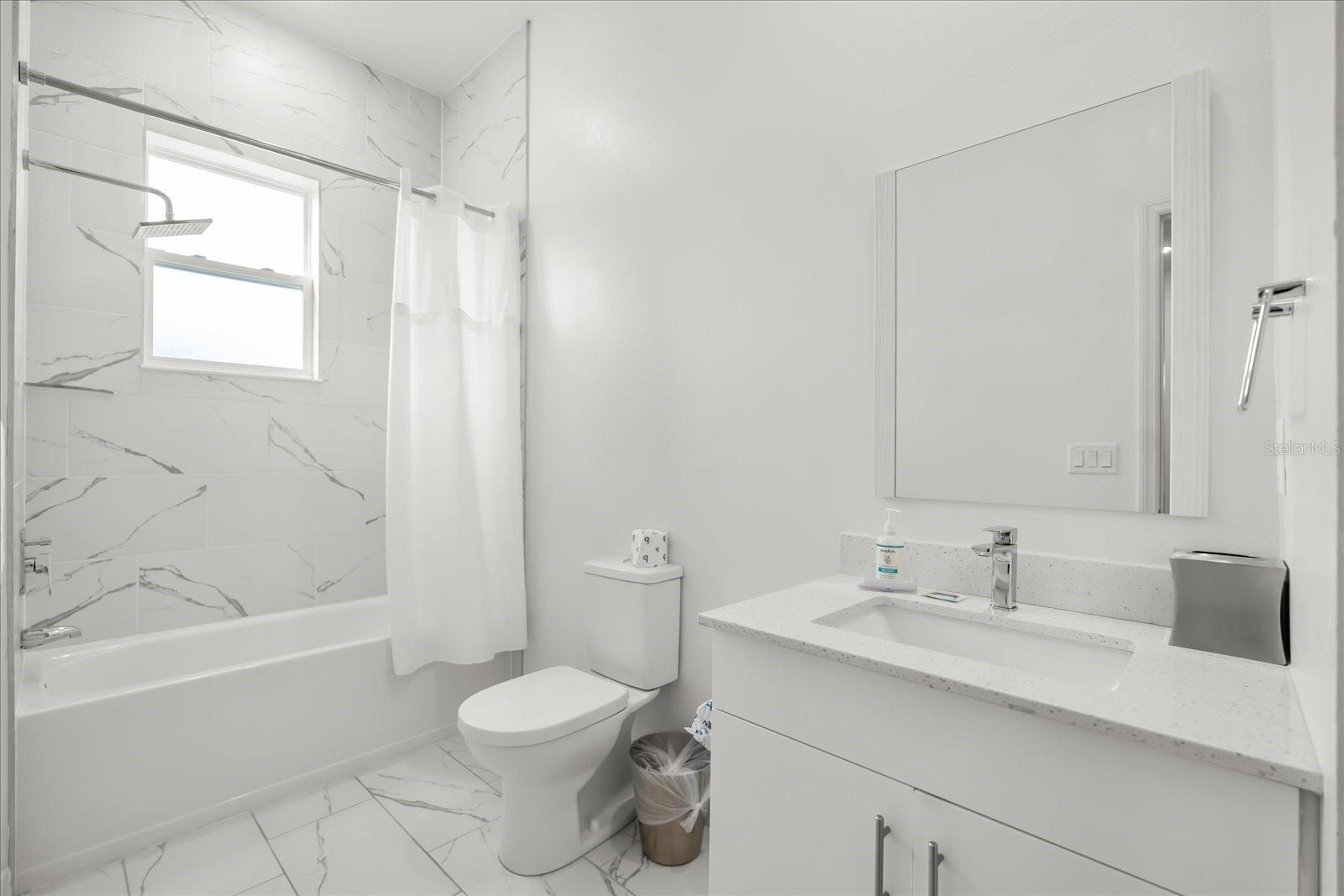 AZUR RESIDENCE - Residential