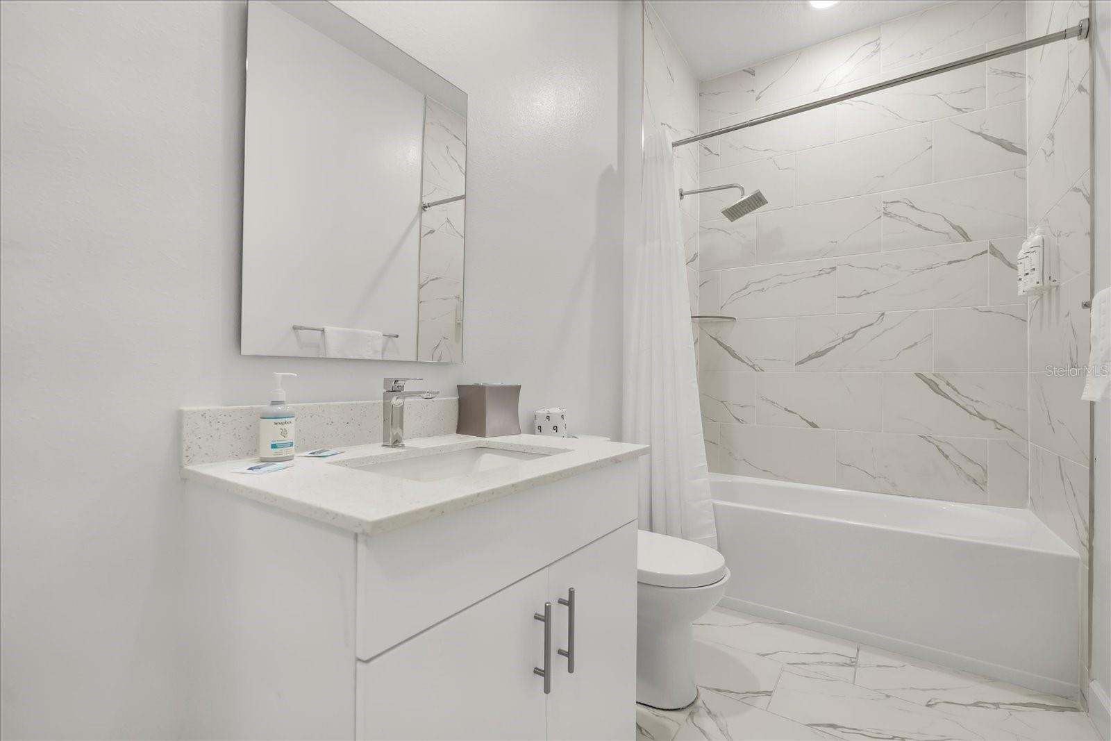 AZUR RESIDENCE - Residential