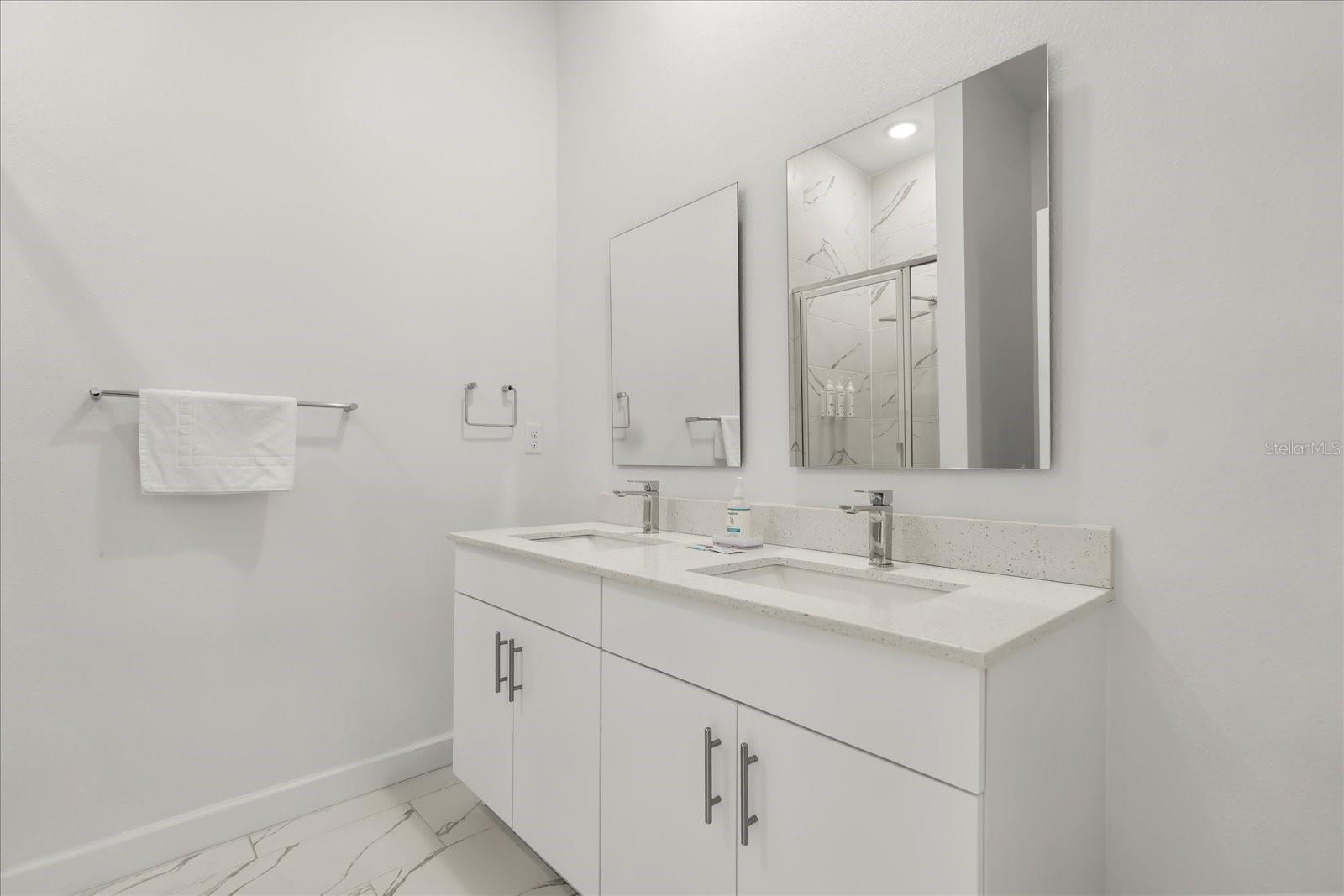 AZUR RESIDENCE - Residential