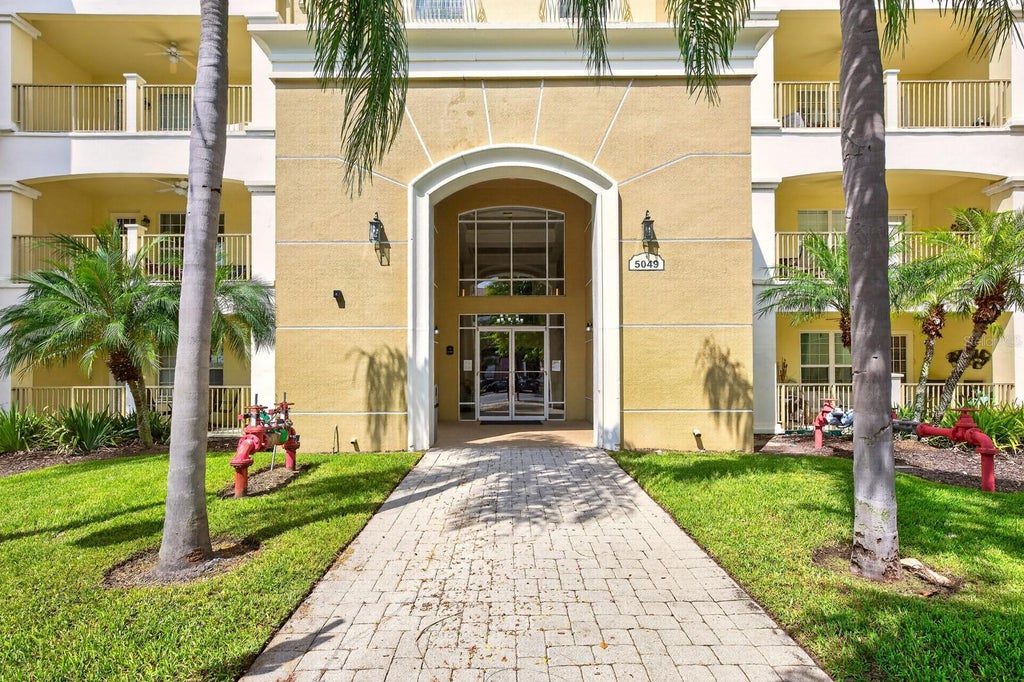 Photo of 5049 Shoreway Loop #1-201, Orlando, FL 32819 (MLS # O6443541)