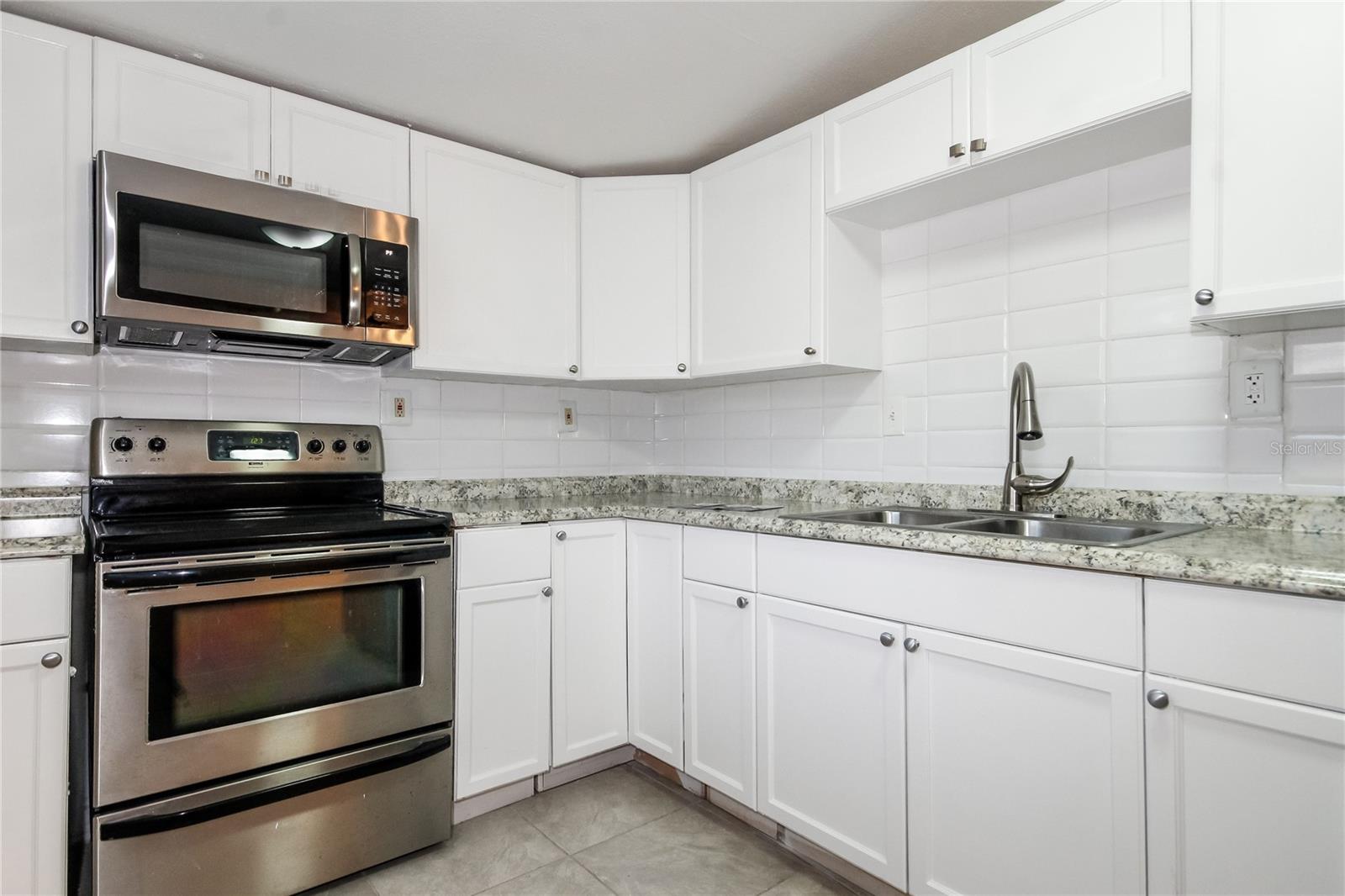 BEVERLY HILLS - Residential Lease