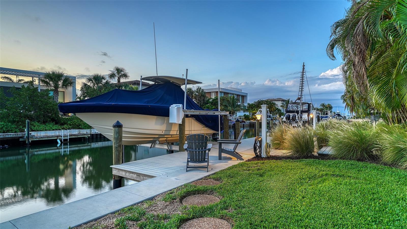 COUNTRY CLUB SHORES - Residential