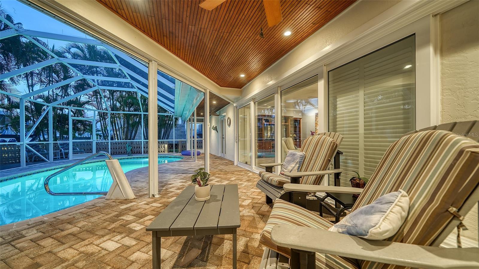 COUNTRY CLUB SHORES - Residential