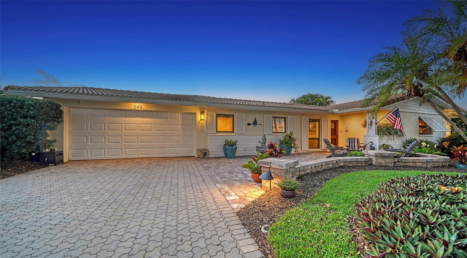 COUNTRY CLUB SHORES - Residential