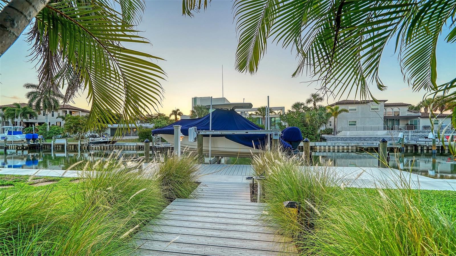 COUNTRY CLUB SHORES - Residential