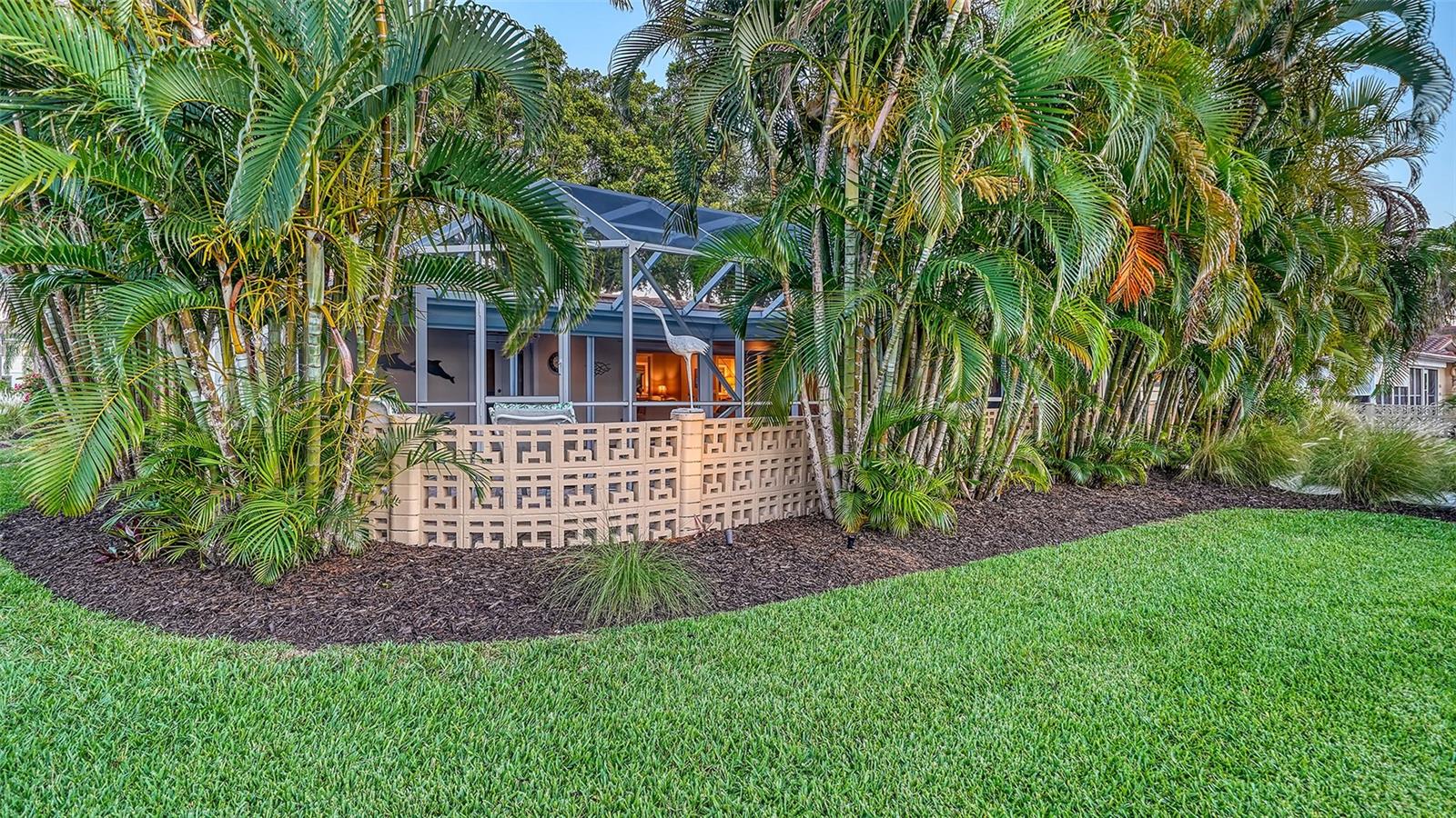 COUNTRY CLUB SHORES - Residential
