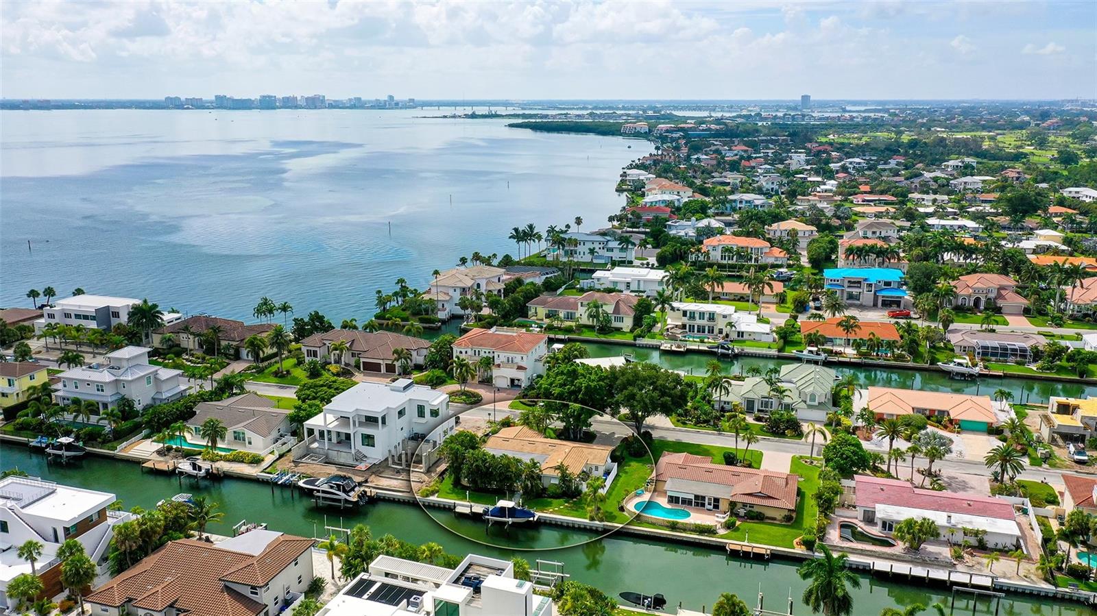 COUNTRY CLUB SHORES - Residential