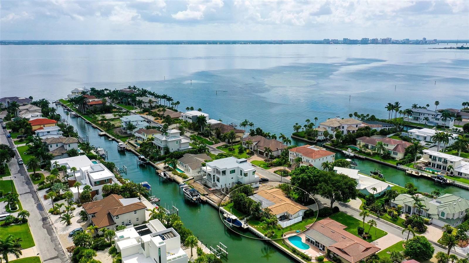 COUNTRY CLUB SHORES - Residential