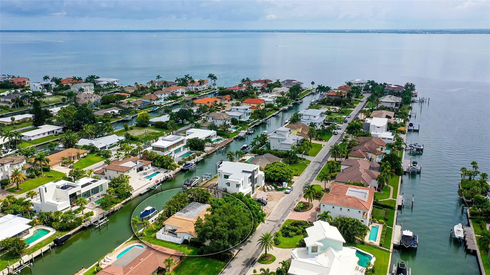COUNTRY CLUB SHORES - Residential