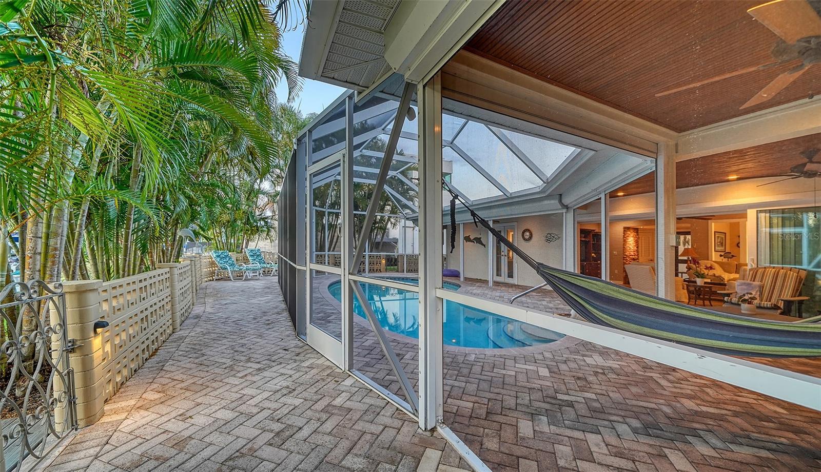 COUNTRY CLUB SHORES - Residential