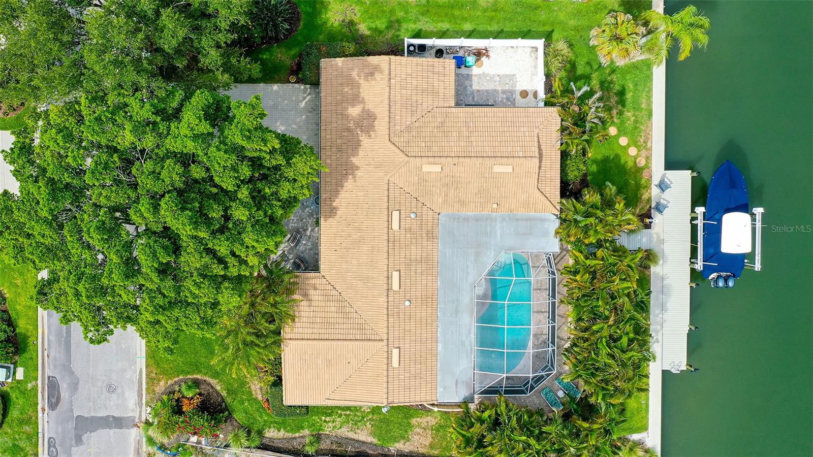 COUNTRY CLUB SHORES - Residential