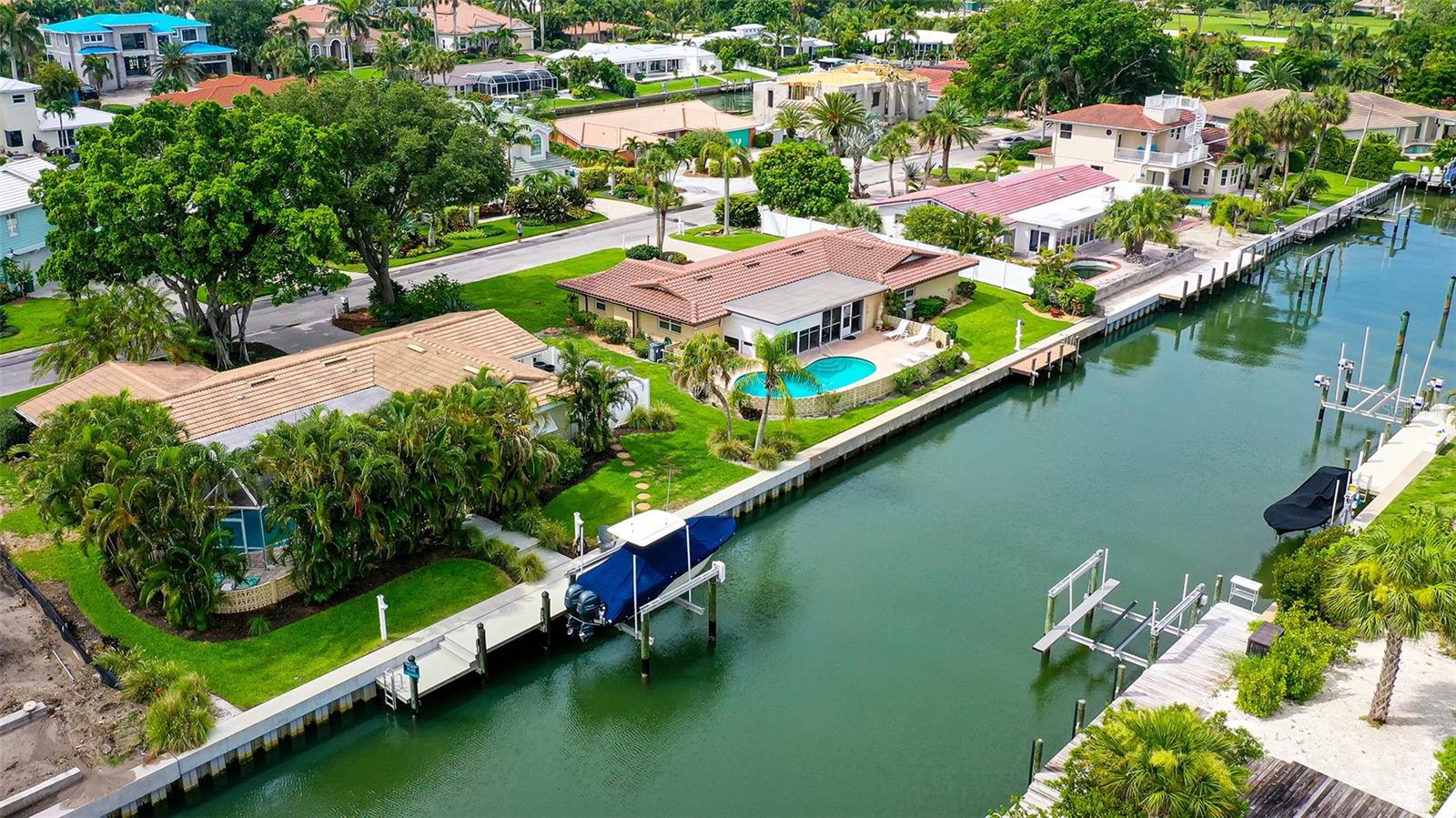 COUNTRY CLUB SHORES - Residential