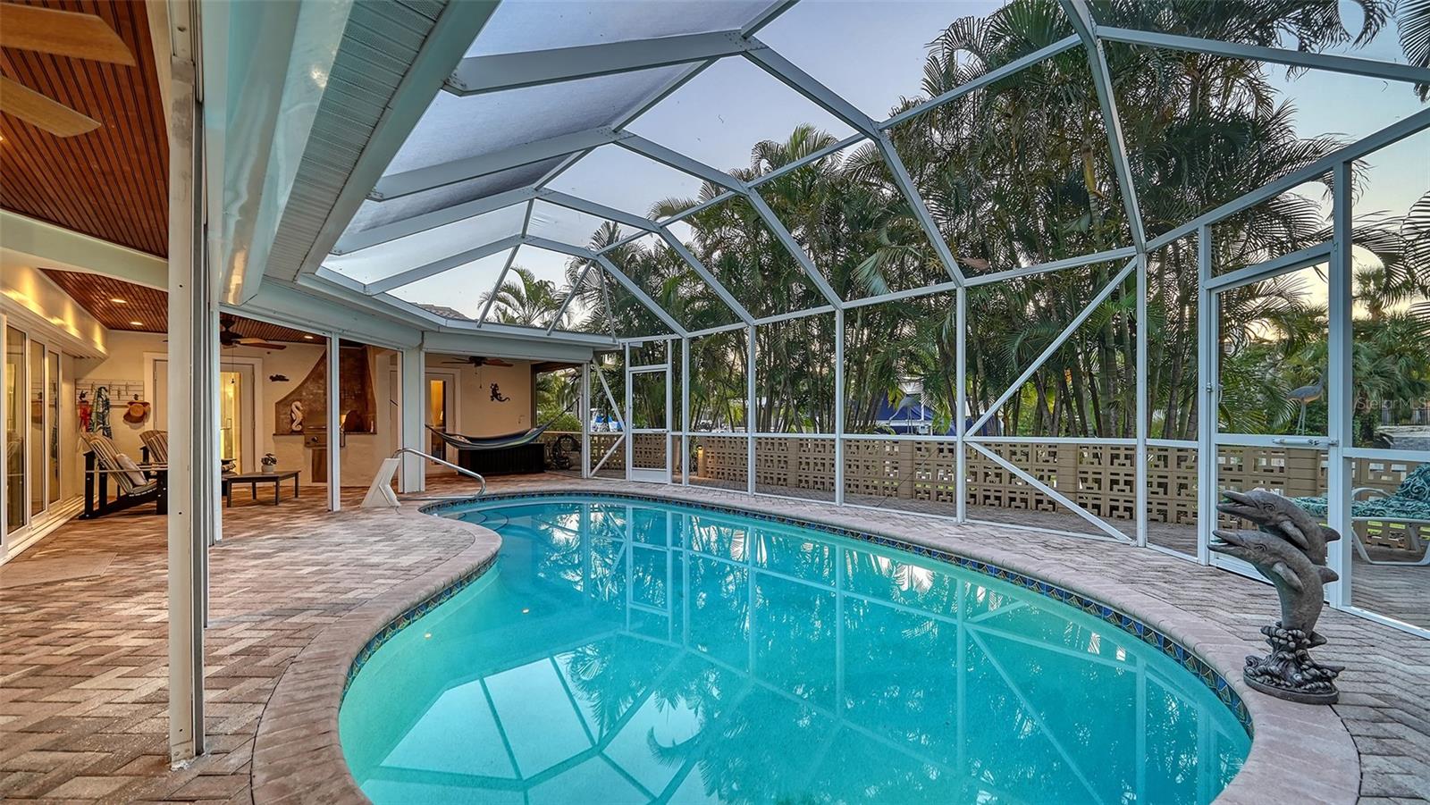 COUNTRY CLUB SHORES - Residential