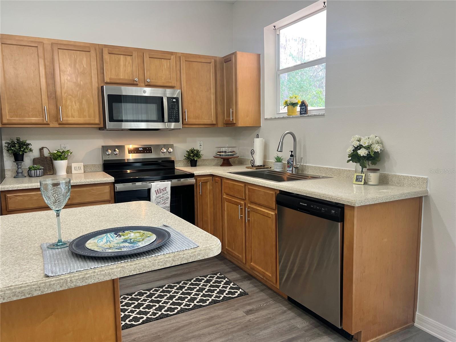 PINE GROVE CONDO AT BLOOMINGDALE - Residential