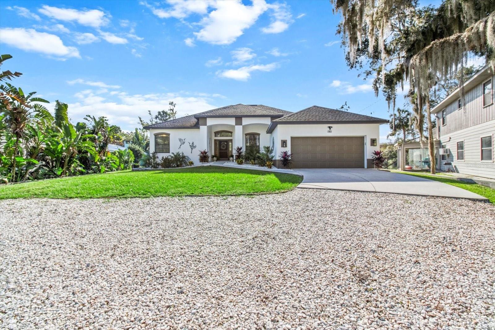 1055 N CRESCENT DRIVE