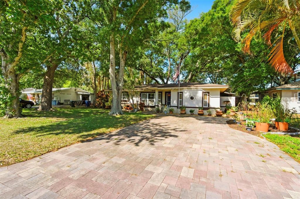 Photo of 194 21st Terrace SE, Largo, FL 33771 (MLS # TB8496013)