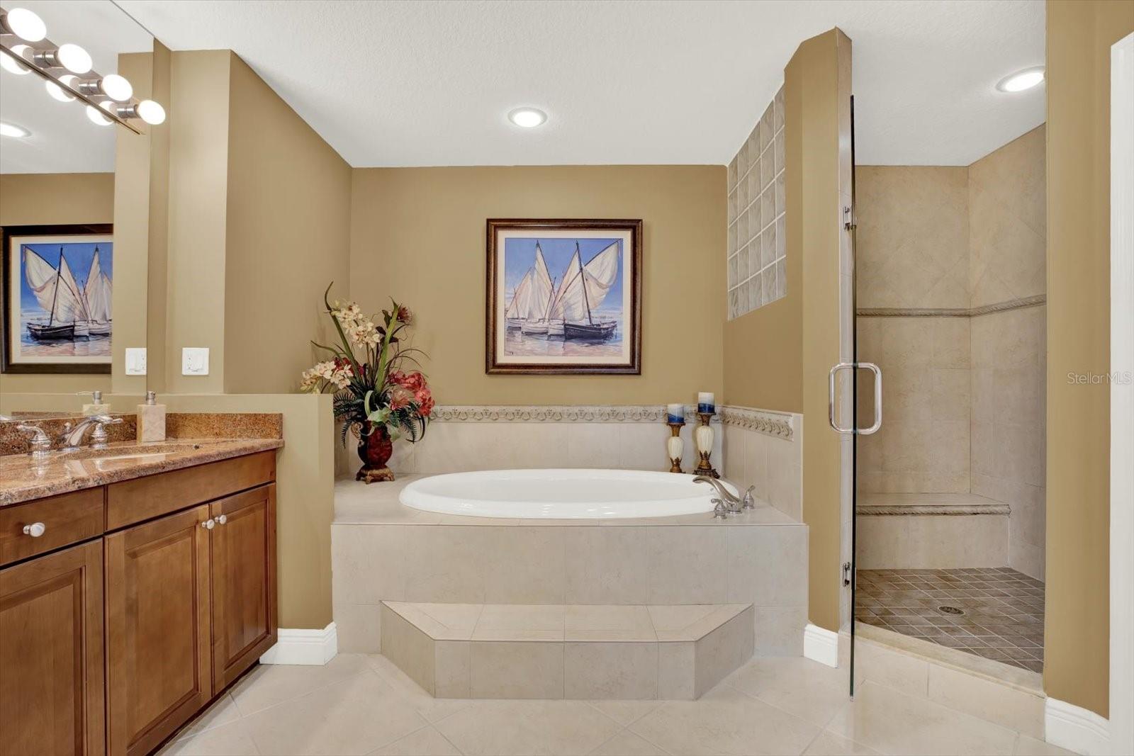 LA BAHIA CONDO - Residential